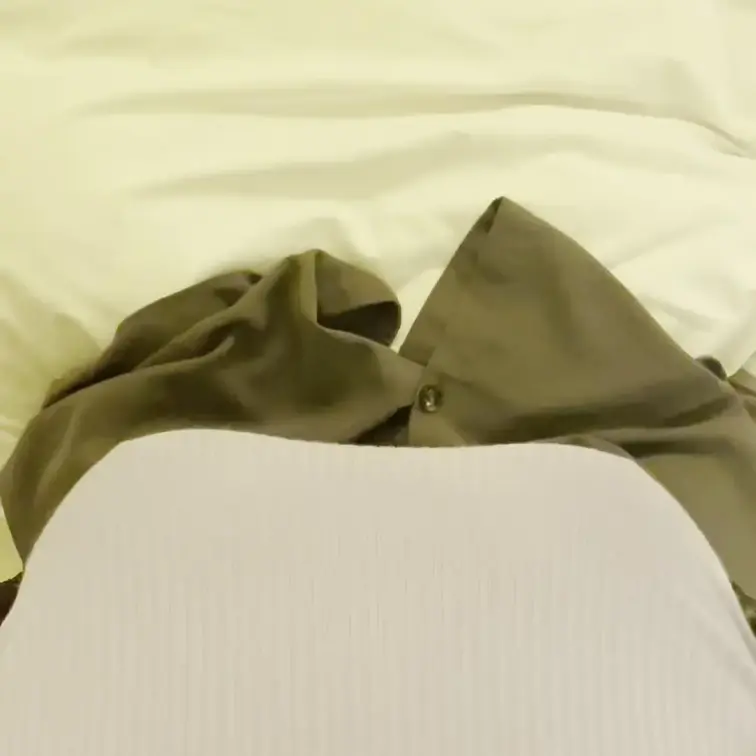 上から目線でおっぱい揉まれてる所を撮りました🐰ྀི 🍼

皆さんはどこ角度からおっぱい揉むのが好きですか？
正面か