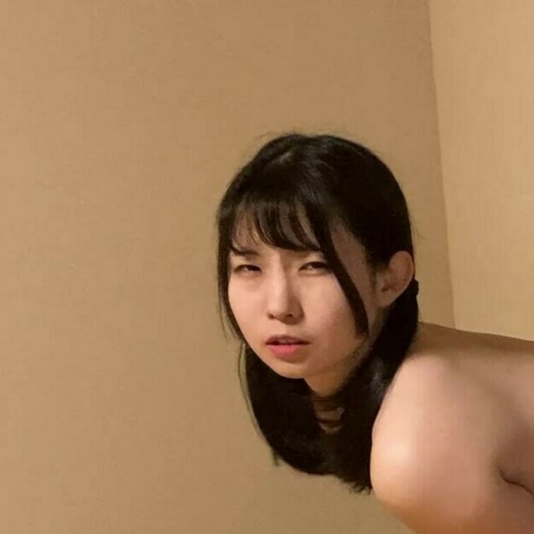 ⚠️【豪華VIP見放題∞】に含まれています。
窓ガラスにディルドを付けて、立ちバックで挿入してオナニーします。
