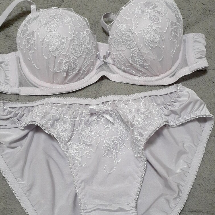 今回の彼女の下着❗
エッチな下着これからいっぱい履かせたいな❤️
いいね!フォローもお願いしますね🍀😌🍀