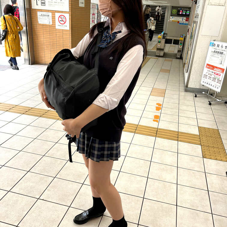流出【個人撮影】発育が良すぎる制服女子とパパ活_ぶっかけから中出しまで完全網羅
