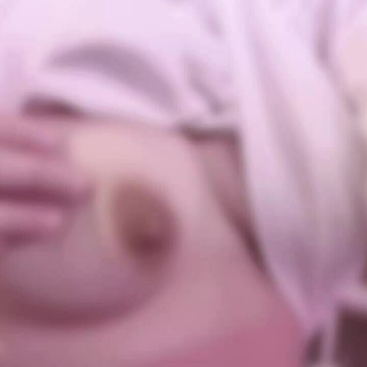 斜めからおっぱいもちもち