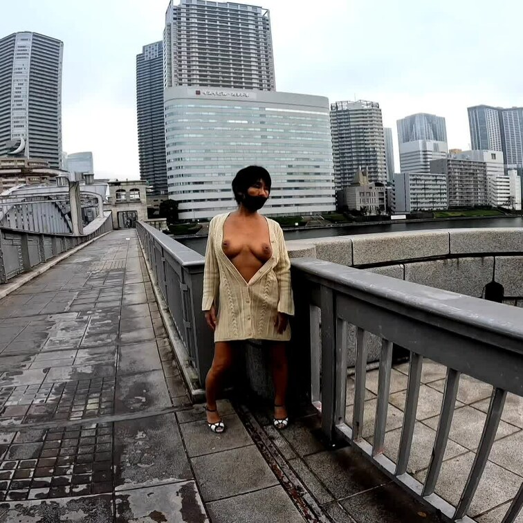 【某大きな橋での露撮編】2:28
そこそこ交通量のある大きな橋で思いきって脱いでみました✨　通り過ぎる人も見てくれたよ