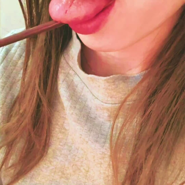 ポッキーの日❣️
チョコレート全部ペロペロしちゃった🤭❤️
