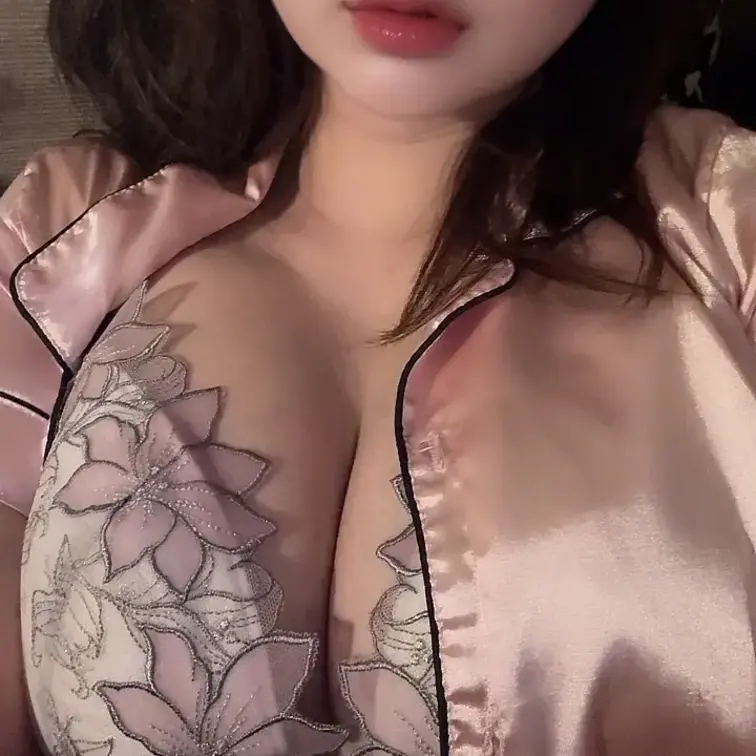 ソファーに押し倒されたときの図。