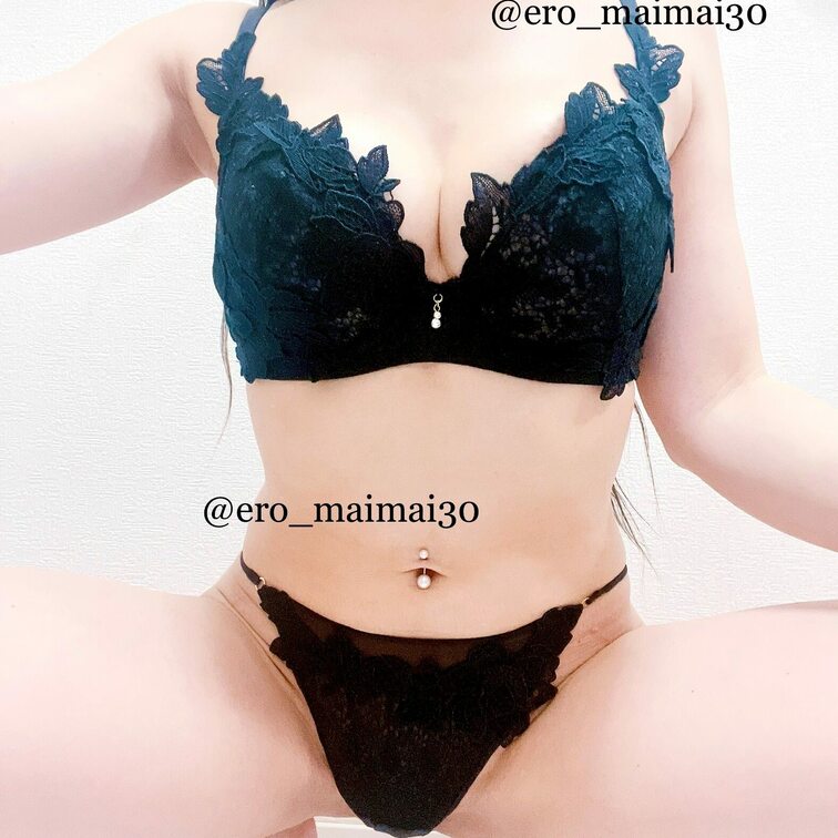 まいのM字❤️
おはよー💕
お仕事終わってからマイファンズのプレゼント企画で当選した方とデートしてくるよぉ(∩´