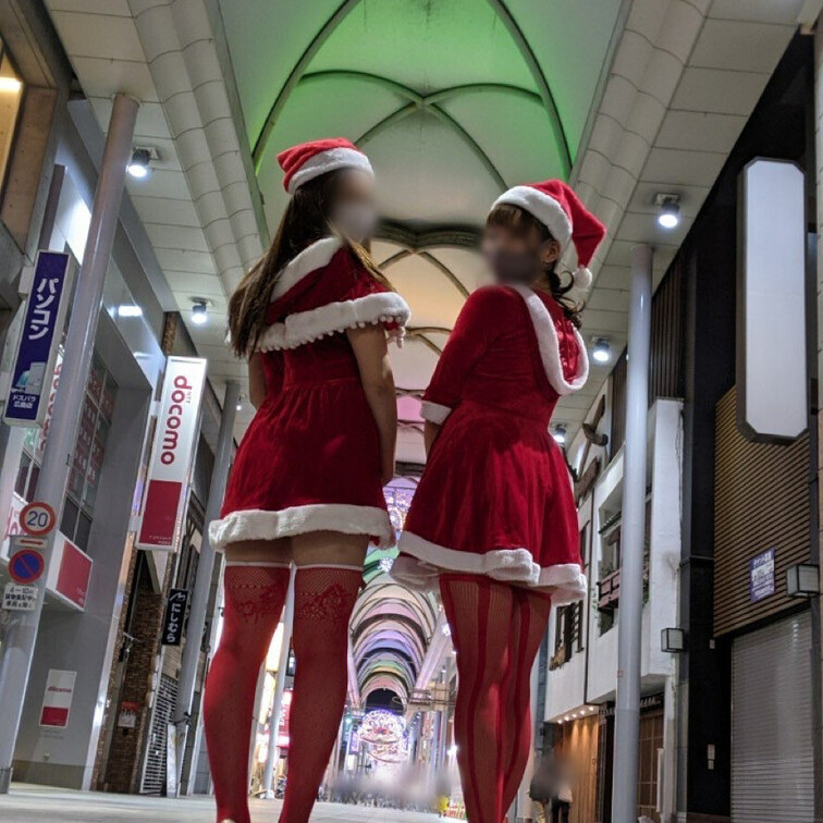 去年のクリスマス🎅アーケードでの大胆撮影が出来たのはJULIAちゃんと一緒だったからなんですよ💦
彼氏さんにも手伝って