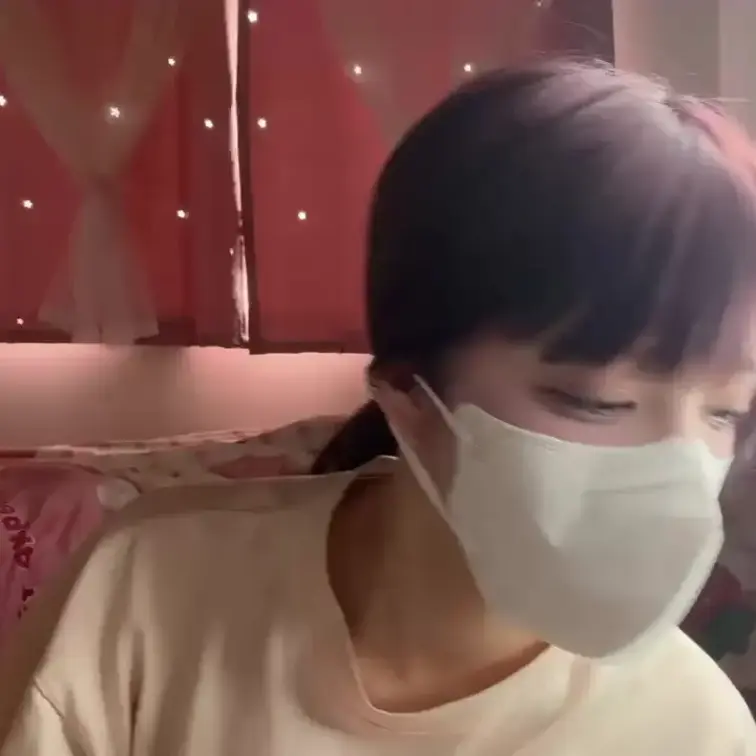 【みれい 20 歳】

みれいさんのライブ配信動画です
生ライブ配信だと、1 回の有料配信を視聴すると、おおよそ平