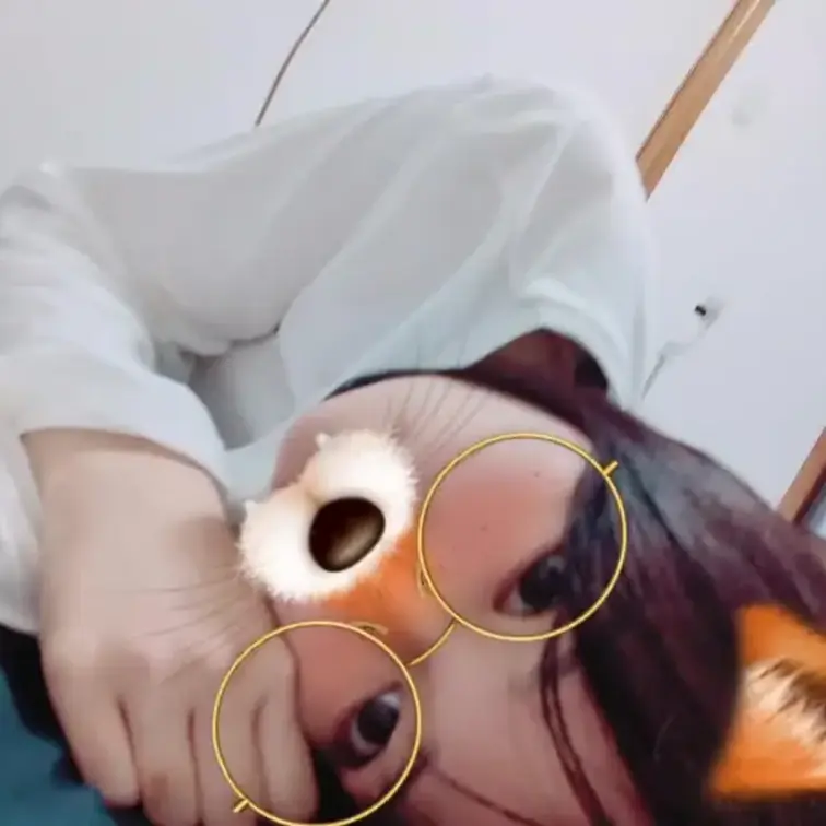11月、一緒に過ごしてくれてありがとう🦊🌟
撮影合間にゴロリンしながら撮ったオフショット、、
ちょっとでも近くに感じ
