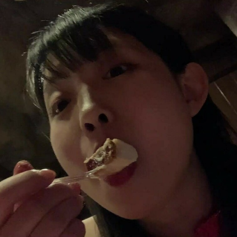 バースデイケーキをM男さんの上でカットして食べます。
ただ食べるだけの動画です。
⚠️【豪華VIP見放題∞】に含まれ