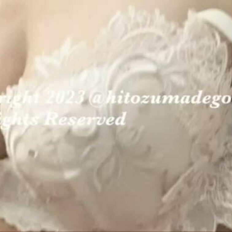 おっぱいゆさゆさ騎乗位動画です。 
清楚なふりして中身はドＭのマゾメス女なんです👠🌹