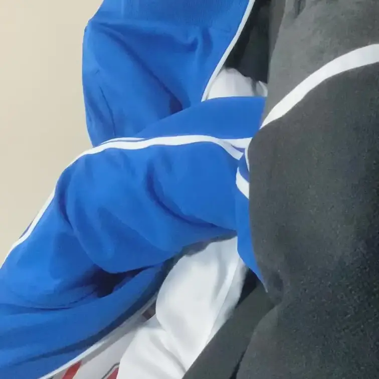 人形にハグ