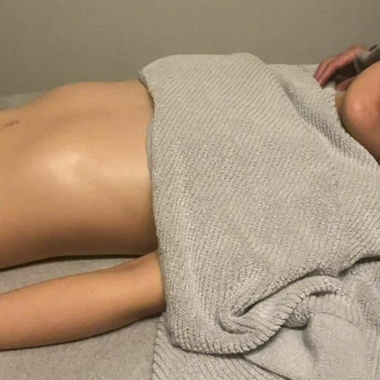 【13】20代保育士
バストマッサージからの乳首可愛がり。
普段はタオルをかけてマッサージしますが今回はオープンで施