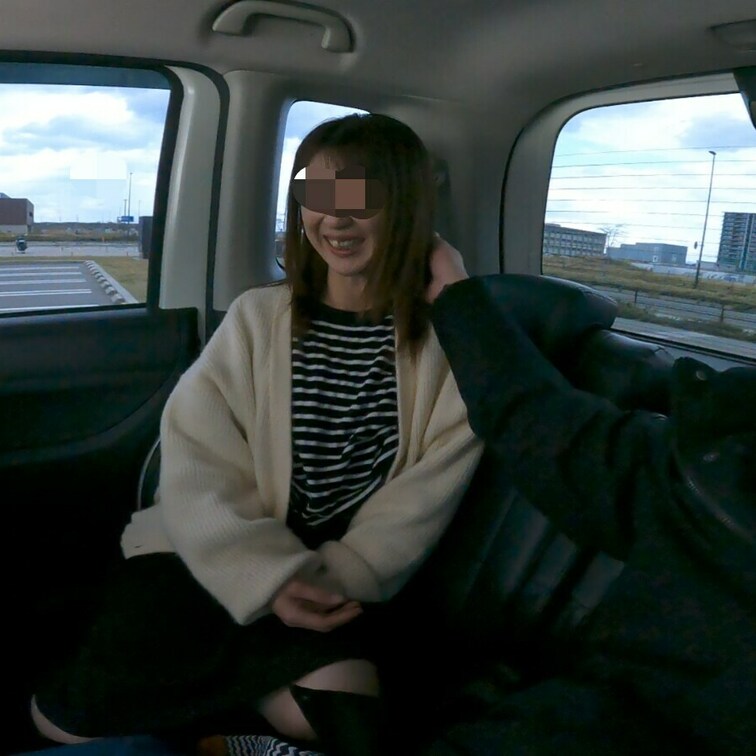 スレンダー人妻さんに風呂に入ってない竿を白昼車内でフェラして貰ったら涙目と嗚咽ながらフェラ抜きしてくれた編　
サンプル