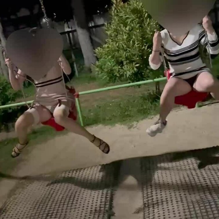 【コラボ】
深夜の公園での戯💓

パンツ見えちゃってます😳✨