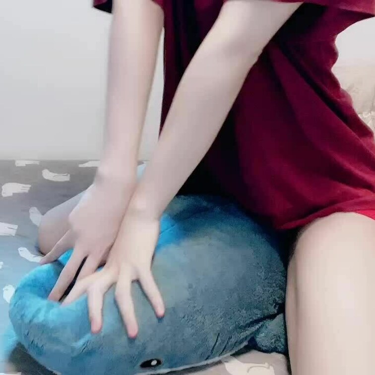 今回は「ぬいぐるみに擦り付けオナニー」しちゃった...
いっぱい腰を振って沢山喘いじゃった実写動画だよ？

擦れす