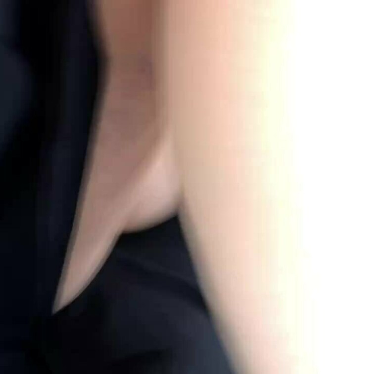 車内パンチラシリーズです。同じようなおパンティですみません🙇