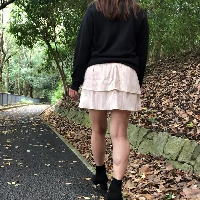 ミニスカ  Tバックお尻散歩🍑  
ちゃんとはいてるよー( ¯﹀¯ )
