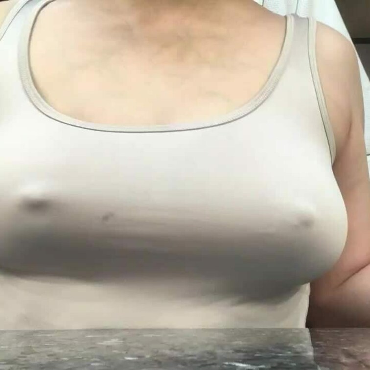 オイルマッサージされて喘いでます
感じて○○○乳たくさん出ちゃてます💦