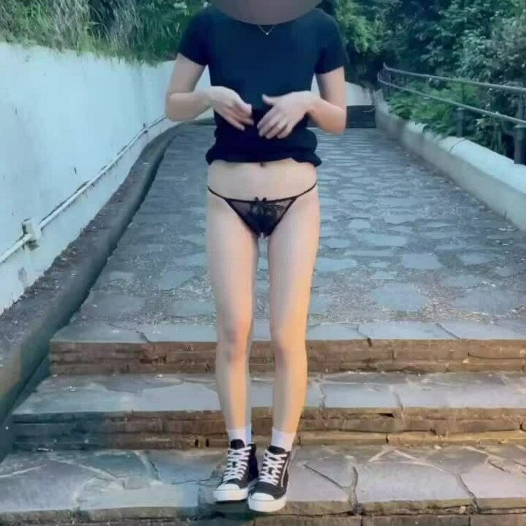フォロワーさんに撮ってもらった露出動画❤️
 この直後に人が通って2人でヒヤヒヤしたw