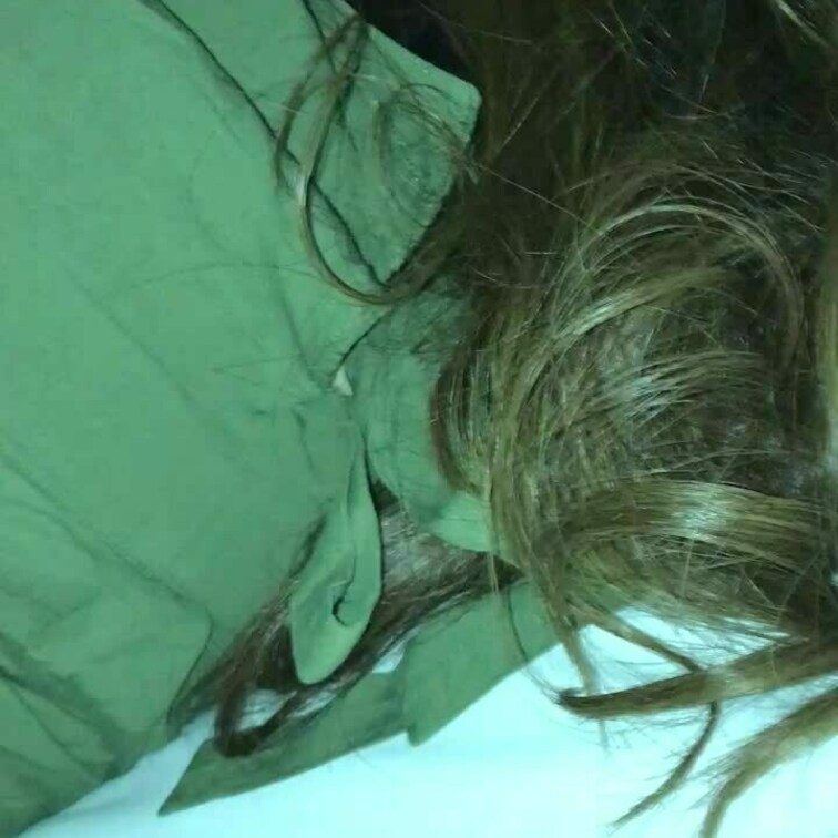 ロングヘアが自慢のギャル系看護師さん😍
寝たから髪を触ります😋