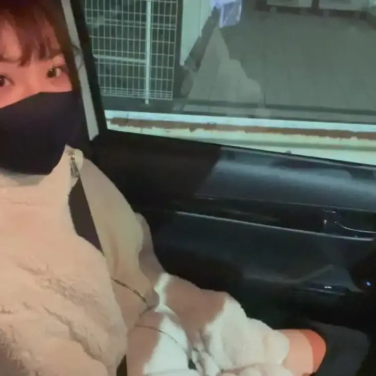 おしっこ漏れちゃう🥺お外でするのすっごく恥ずかしかったよ
もう我慢できないって言ったらお外でおしっこしなさい❤️って言