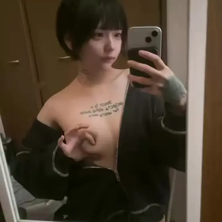 髪切った💔女の子の日きたから3.4日間自撮りだけどごめんね！