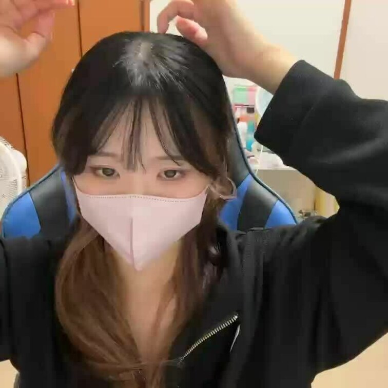 【いのり 20 歳】

いのりさんのライブ配信動画です
生配信 だと、1 回の有料配信を視聴すると、おおよそ平均 