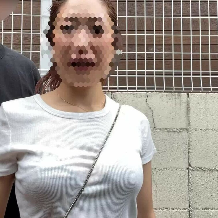 大阪市中心部の駐車場(野外)で2人でイチャイチャ🥰💋

みんなが思うより外なんでスリル満点💯
最高に楽しい😀
