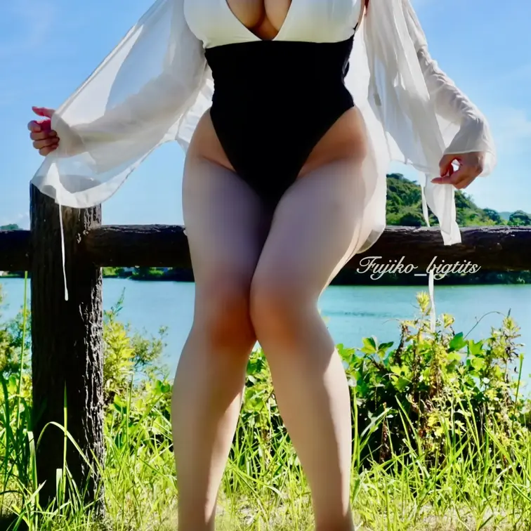 👙🎥vol3今週末投稿します🩷
忙しくてなかなかプール入りにいけない🥲 
あと一回ぐらい👙着たい〜

