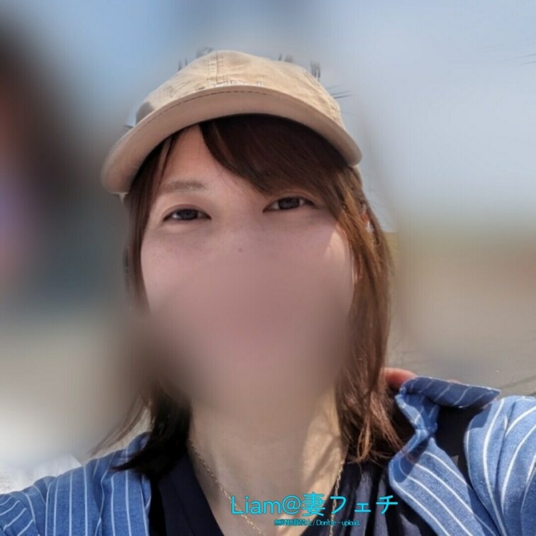 海の近くを二人でデート