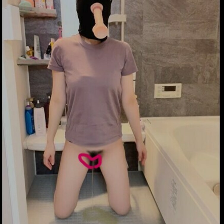 チンポ咥えておしっこしました
好きなおしっこあったら撮影するのでコメントで教えてね