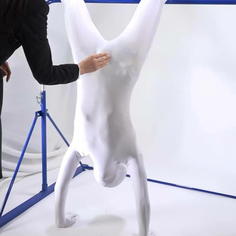 f493男性の股間を手で責める