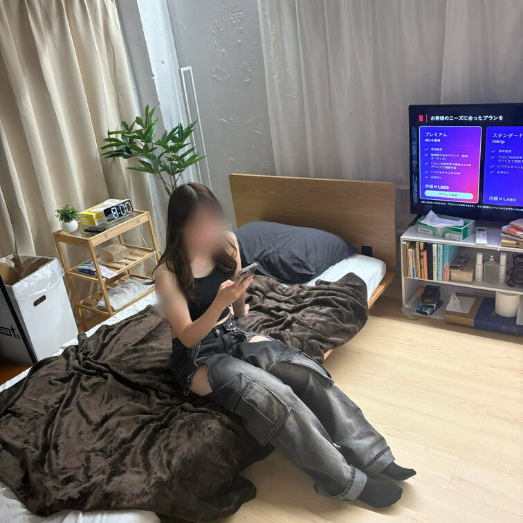 ヤリチン大学生くんが職場の近く引っ越してきたから、久しぶりに遊びにきちゃった。

（いいね多かったらエッチな動画公開
