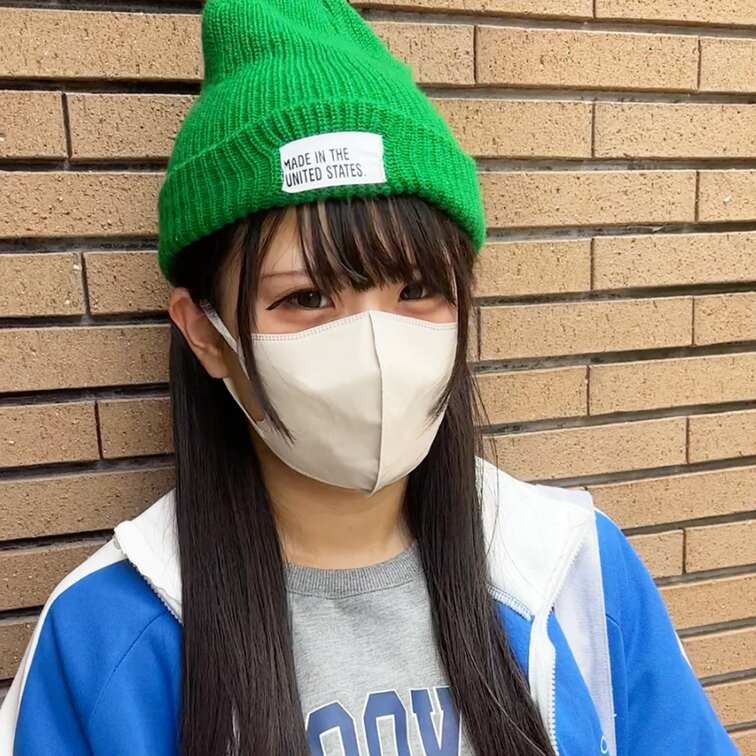 #168【HITOMI 21歳】
今回ストリートスナップに協力してくれたのは、POPなジャージの組み合わせが可愛いHI