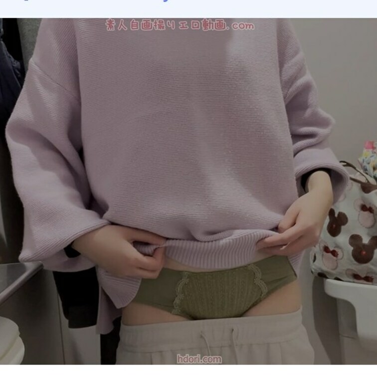 お店のトイレでパンツ撮影してみたよ☆