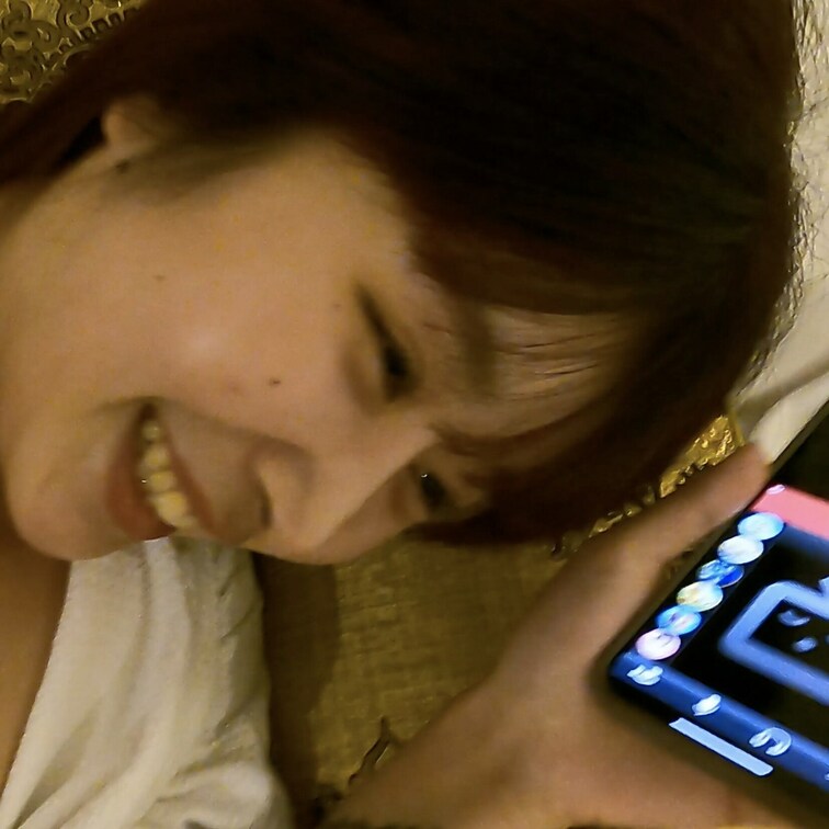 Twiitterで出会った22歳の裏アカ女子まゆちゃんに斉藤さんで通話しながら電マを当ててみました！
気持ちよさに電話