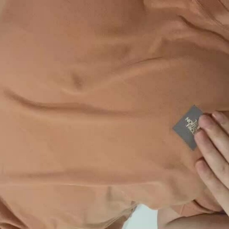 🧡本日のおっぱい🧡
かれこれ2週間固形物をほぼ取れていないからか、おっぱいが萎んだ気がします。🥲
筋肉は脂肪に、おっ