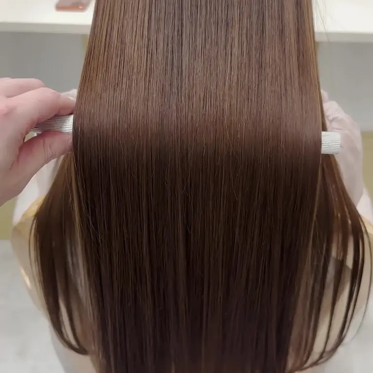 加入者限定で美容院後のサラサラロングヘア動画を公開！