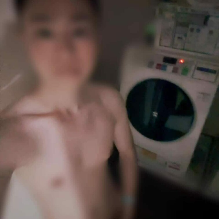 入院中に消灯後の病棟で全裸露出しました。
ドキドキしました🥹