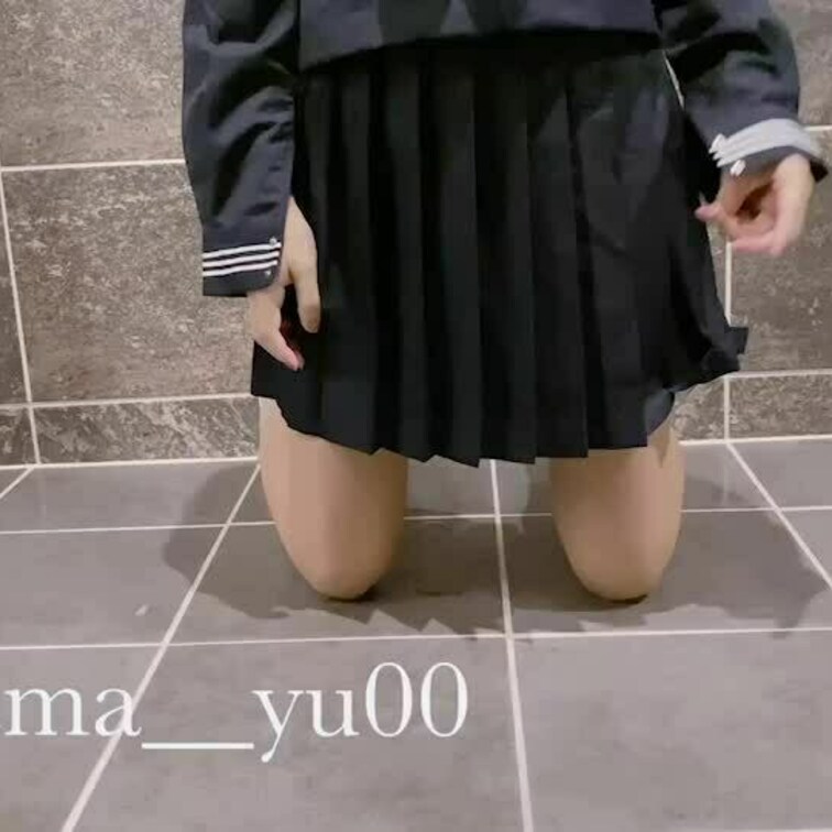 お漏らし動画　2シーン
制服や、おもちゃでおもらししてる動画です。こういう系はあまり載せないからいつもより恥ずかしい、