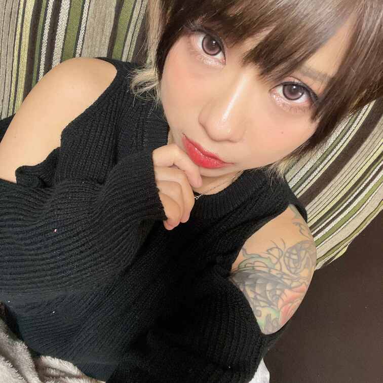 誘惑していい?♡♡
私ぢゃダメですか?