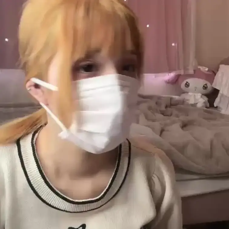 【みれい 20 歳】

みれいさんのライブ配信動画です
生ライブ配信だと、1 回の有料配信を視聴すると、おおよそ平