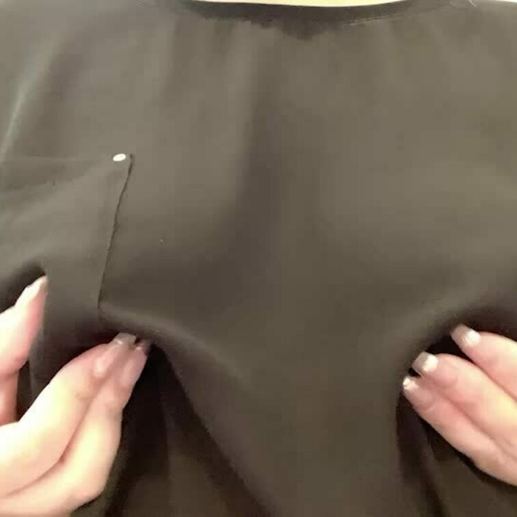 今日の朝から少しだけ乳首遊び🍒今日はノーブラにしようかな♥️