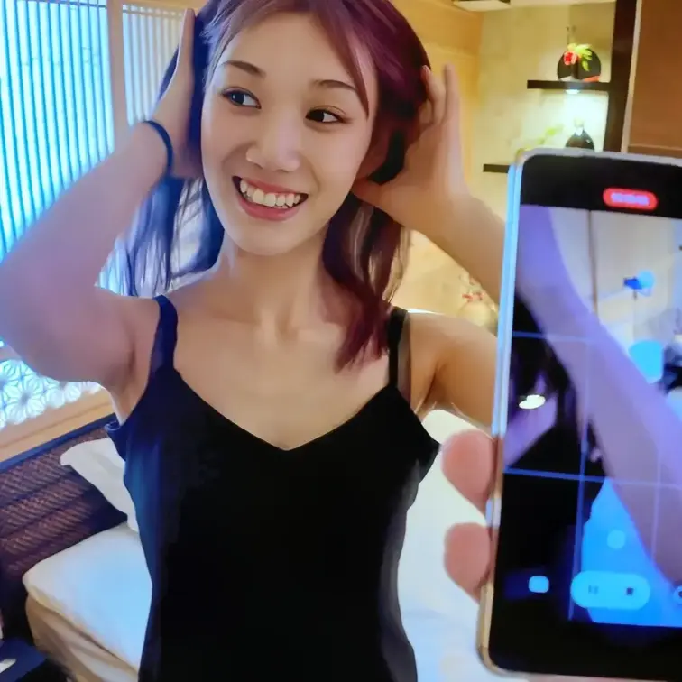キャミワンピをゆうなちゃんに見せびらかされてるワイ😍 このまま何億年でも撮影出来ちゃうんですけど、ワイの肉体が持たないの