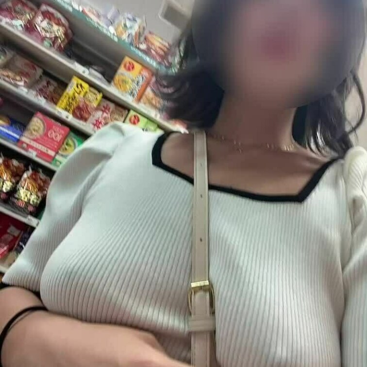 ノーブラでコンビニの中歩いて乳首いじいじしたり、露出したり、オナニーしてる動画です🏪💓

すっごくドキドキしたからみ