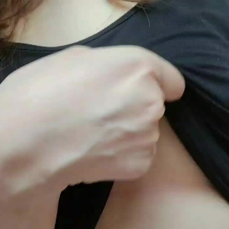 生々しい乳袋