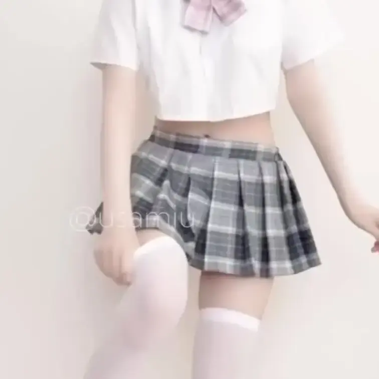 みうが白ニーソをぬぐだけ🐰