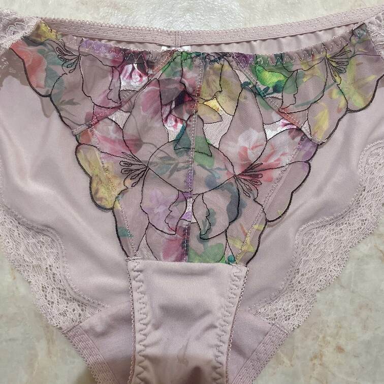 るるの今日のパンツです🥰
訳あって２日履きの2日目です😘