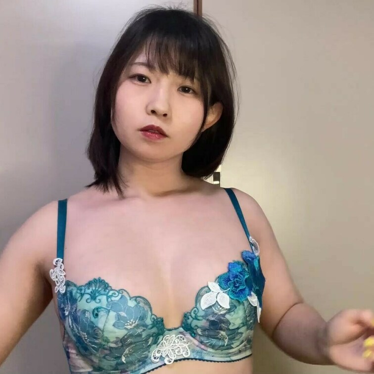 ⚠️【豪華VIP見放題∞】プランに含まれています。

おっぱいを揉む動画です。着衣から下着、最後はトップレスになり、