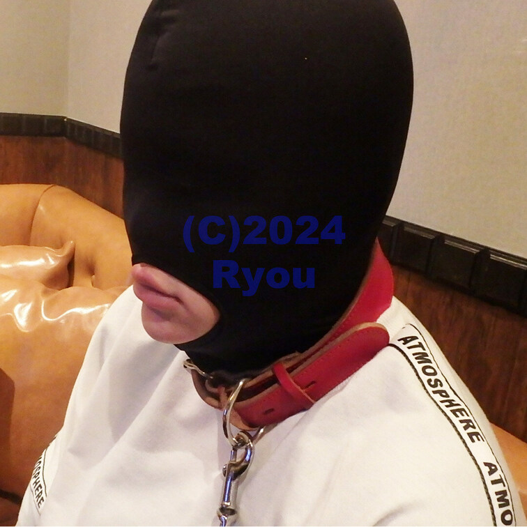 Xのフォロワーから○○○志願してきた19歳OLのチカさんを、カラオケBOXで全頭マスク・首輪・革○○○を着けて露出○○○